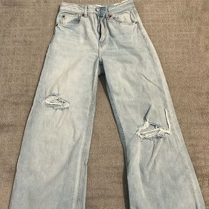 Super cute light denim jeans!